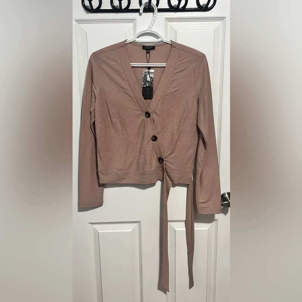 Dynamite light pink button top with tags